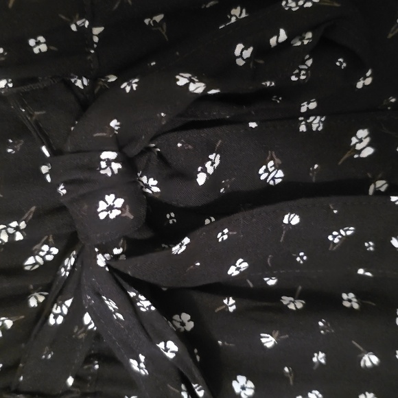 SO BRAND WOMENS JUNIOR SIZE BLACK FLORAL SOFT SHORTS HIGH RISE SIZE XS - Picture 4 of 13